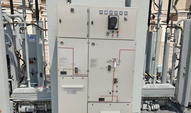 GCS Low Voltage Withdrawable Electrical Switchgear installed and operating within a commercial or industrial power distribution room.