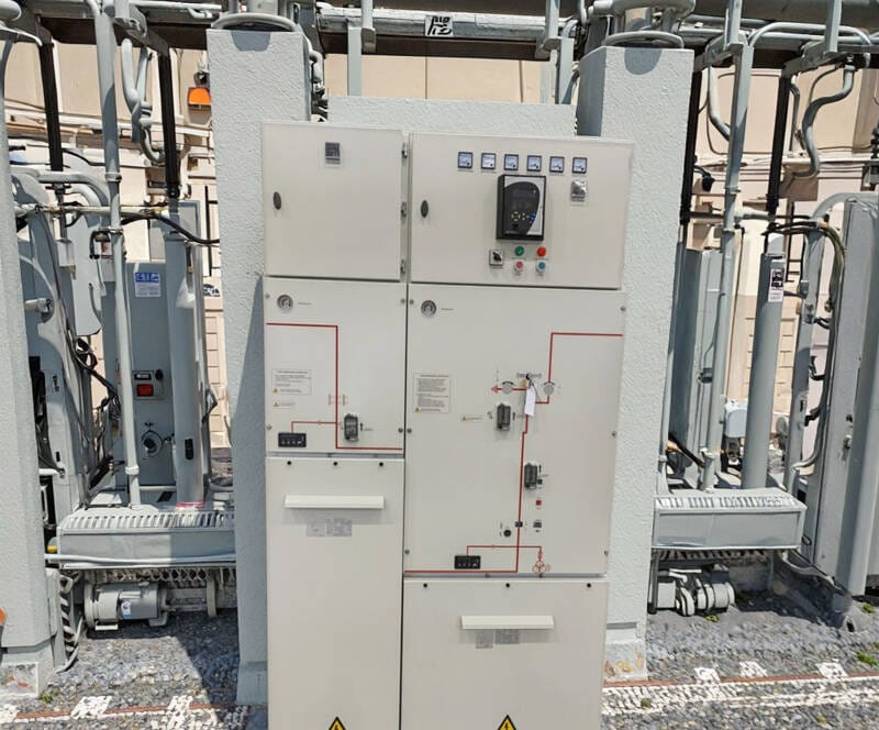 GCS Low Voltage Withdrawable Electrical Switchgear installed and operating within a commercial or industrial power distribution room.
