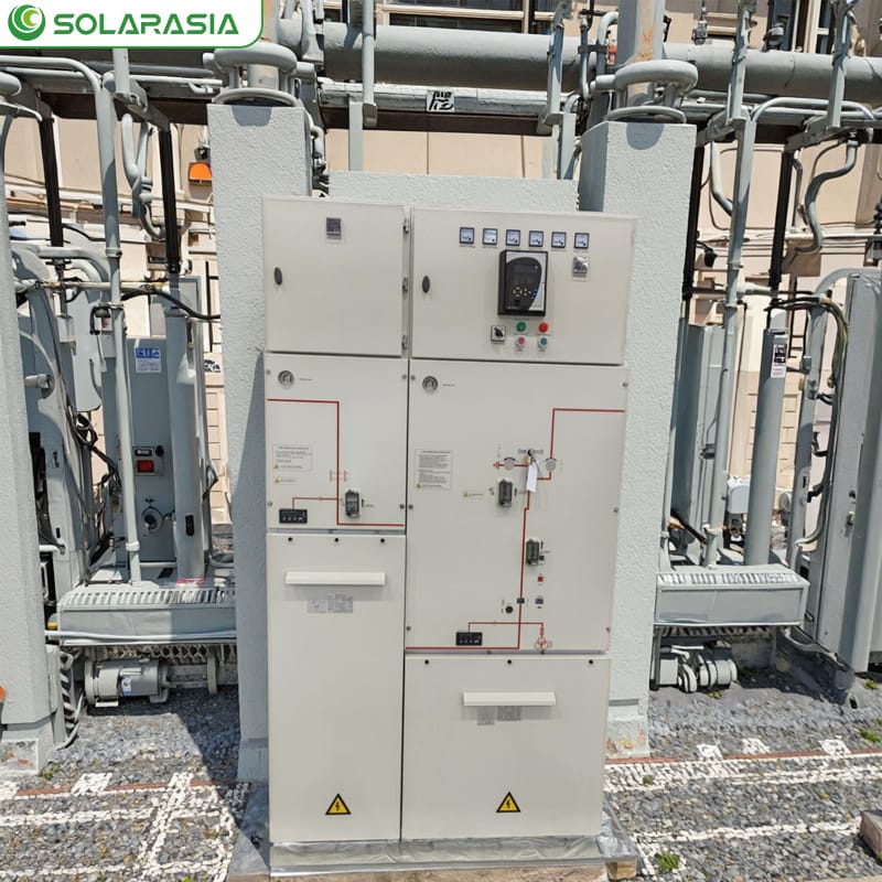 GCS Low Voltage Withdrawable Electrical Switchgear installed and operating within a commercial or industrial power distribution room.